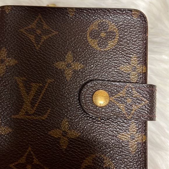 LOUIS VUITTON
LV Monogram Zippy Compact Wallet - Picture 2 of 10